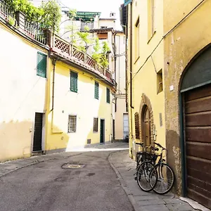 https://apartment-within-the-wall-of-lucca.it-tuscanyhotel.com